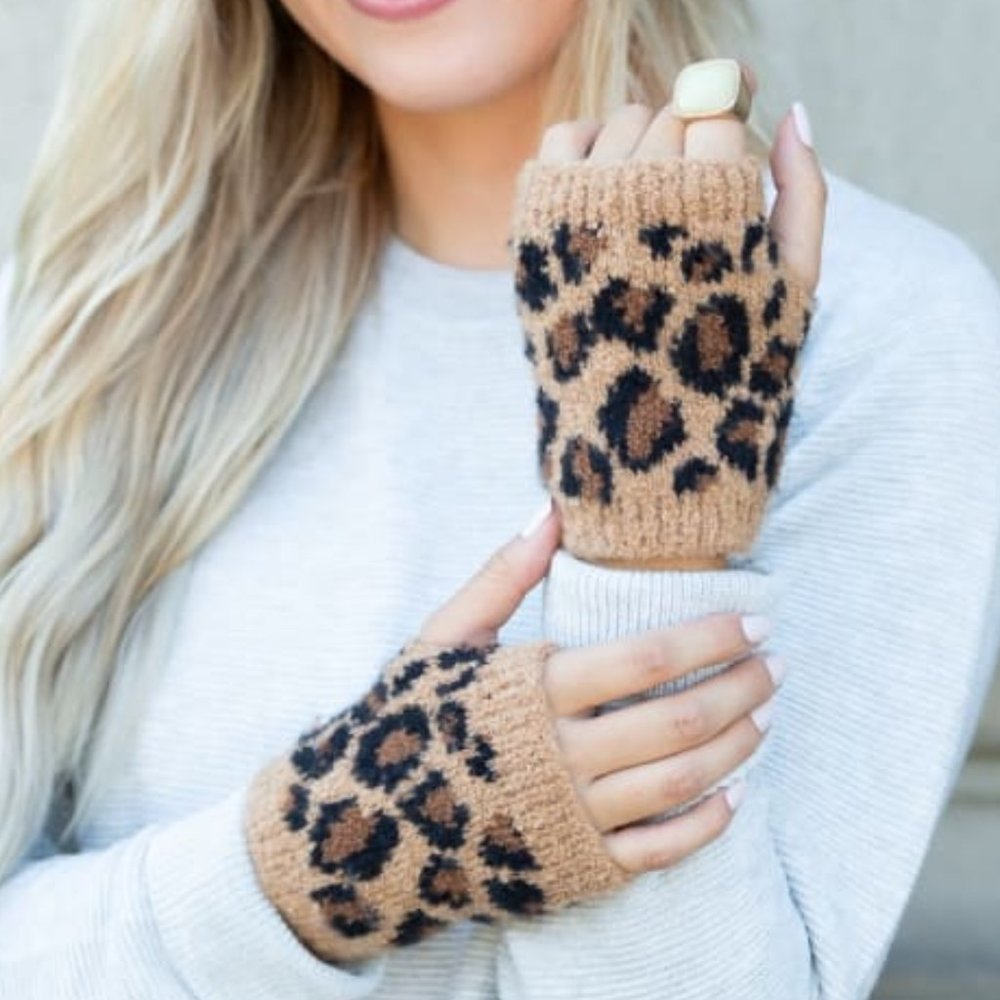 🚨 1 LEFT! C.C Leopard Knit Touch Pom Poms Glove Set - Picture 2 of 11